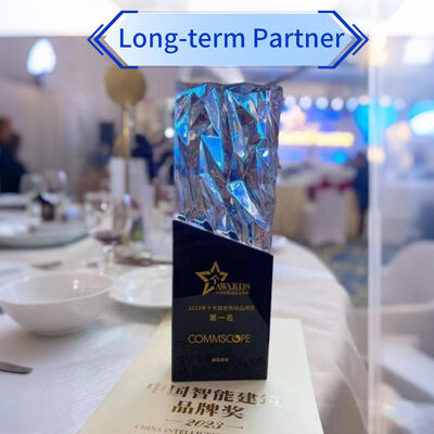 Cáp mạng Cat 6 U/UTP với lõi dẫn đặc 24AWG, 4 cặp và chiều dài 305 m, dùng cho truyền dữ liệu tốc độ cao